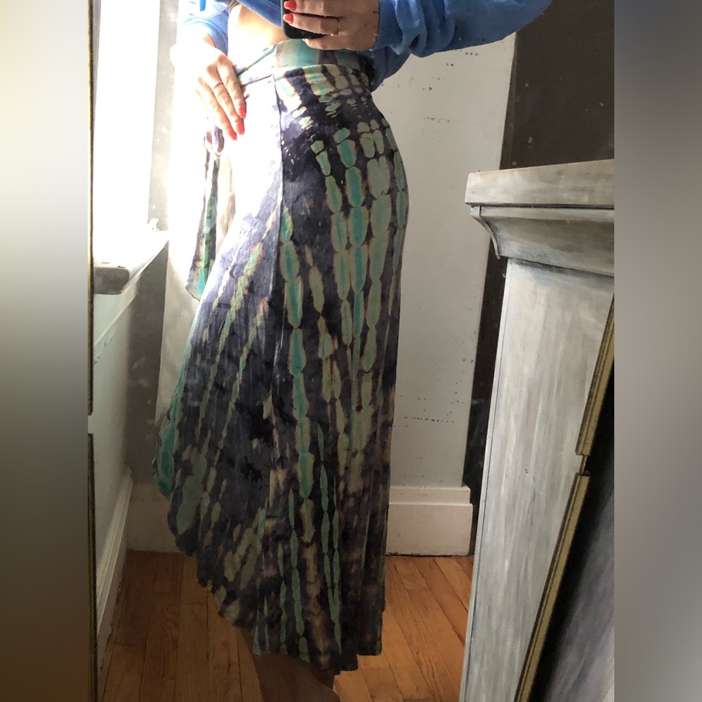 Tie-Dye Wrap Midi Skirt in women’s Aqua blue snd navy colors size small - Picture 4 of 9